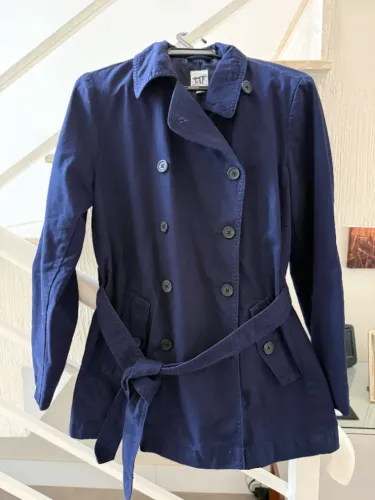 Casaco trench coat marinho da marca Gap 