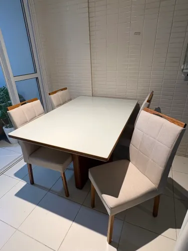 Mesa 4 cadeiras tampo de vidro 1,35m