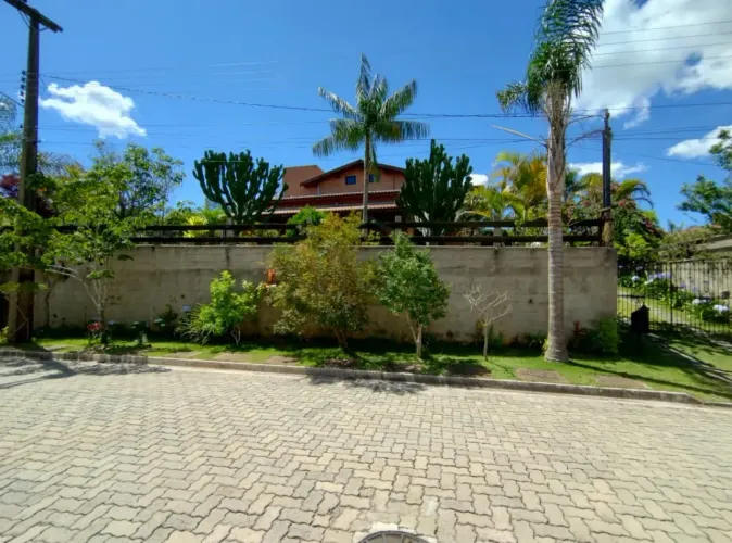 Excelente casa de alto padrão no Condomínio Alto da Boa Vista em Poços de Caldas MG.