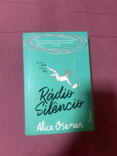 Livro Rádio Silêncio - Alice Oseman