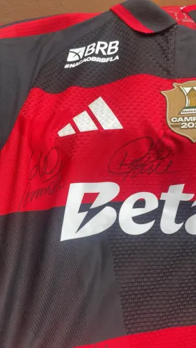 CAMISA DO FLAMENGO AUTOGRAFADA