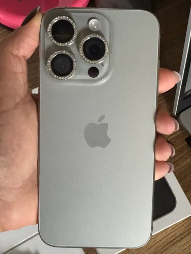 iPhone 15 pro cinza