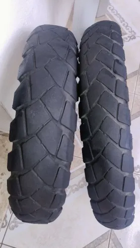 Vendo par de pneu de moto crosser 