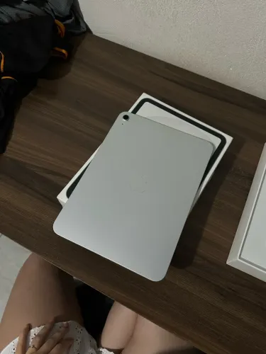 iPad A16 128GB Wi-Fi + Caneta Pencil + Acessórios | Impecável