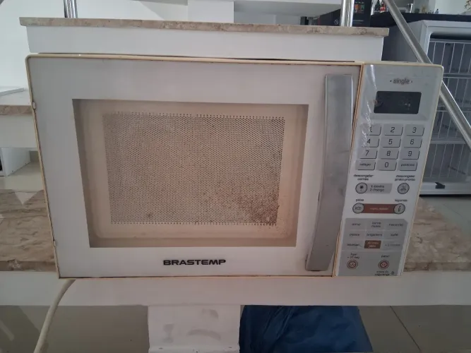 Microonda Brastemp para retirada de peças