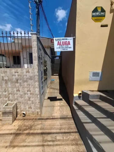 Aluga-se Casa 02-Quartos 2-Banheiros - Av. Tiradentes, 556, Casa-4 Fundos