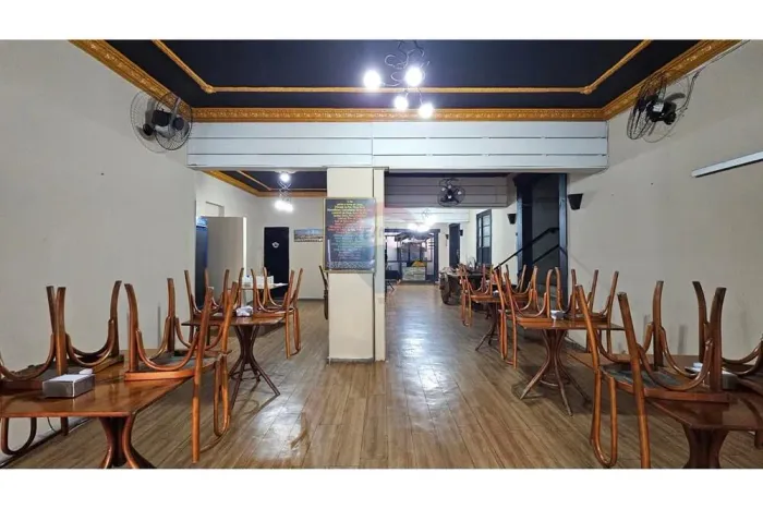 Casa Comercial na Avenida Francisco Sá, Prado.