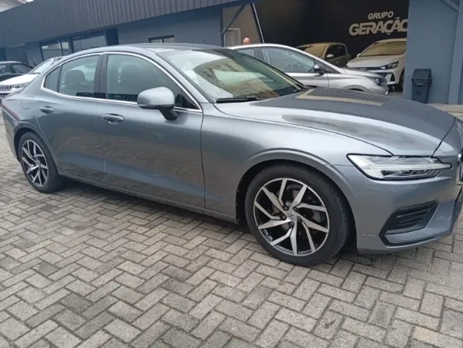 Volvo S60 T-4 Momentum 2.0 190cv 4P 2020