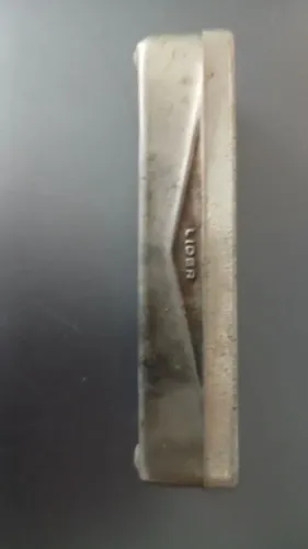 Caixa metálica antiga 