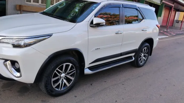 Toyota Hilux SW4 SRX 4X4 2.8 TDI 16V Dies. Aut. 2017