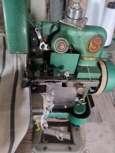 Máquina overloque semi-industrial