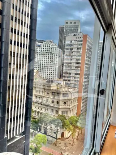 Maravilhoso apartamento, totalmente reformado e mobiliado próximo ao Metrô Carioca
