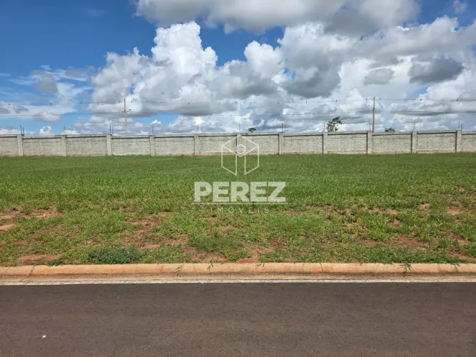 Terreno com 250m² de área total  Condomínio Reserva Santa Inês