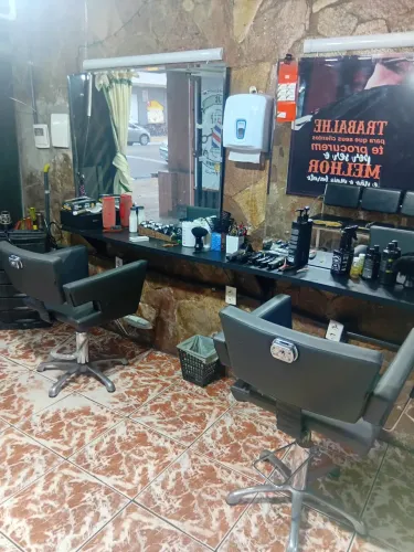 Barbearia vaga aberta