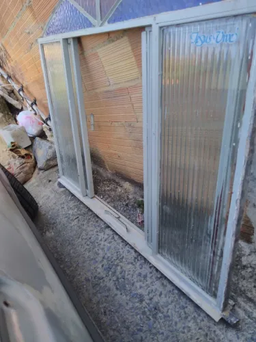 VENDO 1 JANELAS COLONIAL 1,50 X1,25 ALTURA