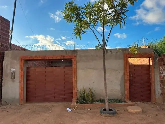 Casa no Bairro Quidé, Juazeiro - BA, 3 quartos sendo um suíte.