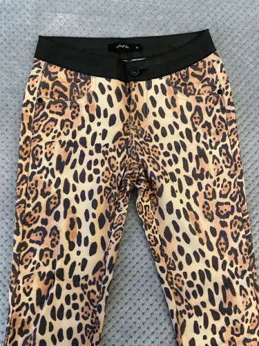 Calça de oncinha
