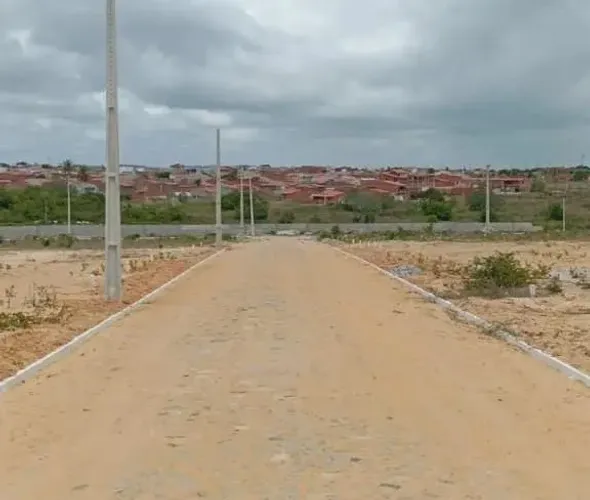 Terreno em Cascavel CE próx ao centro da cidade, tamanho 6X25 pronto para construir.