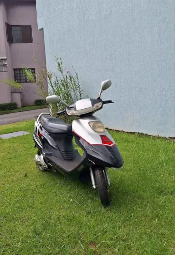 Scooter elétrica chinesa YOOHOO GT100