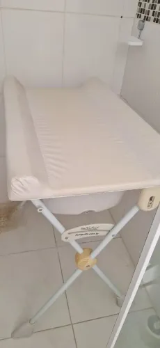 Banheira com suporte e trocador