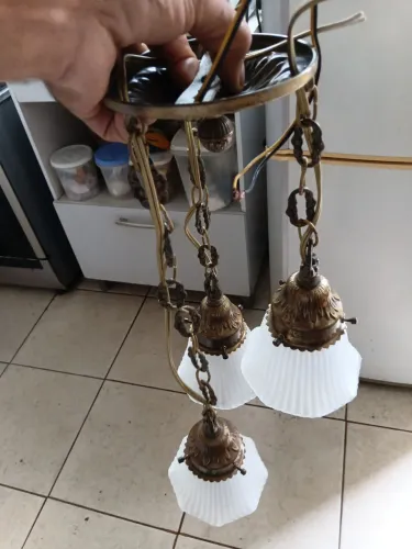 Lustre Metal antigo c tulipas em vidro fosco