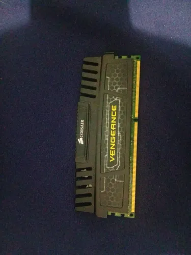Vende se duas memorias ram de 8gb, por 250 cada uma