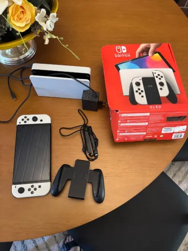 Nintendo Switch OLED 64GB - Seminovo Impecável