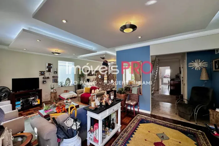 Casa térrea com 250 m², 4 dormitórios e quintal na Granja Julieta