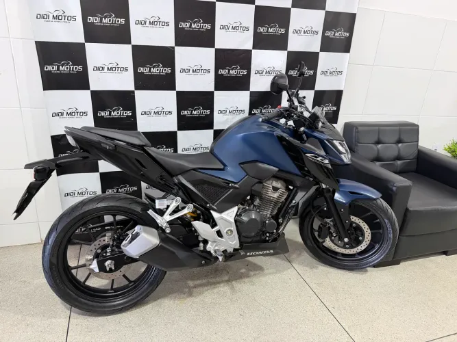 Vendo CB Twister 300 F 2025 com ABS única dona!
