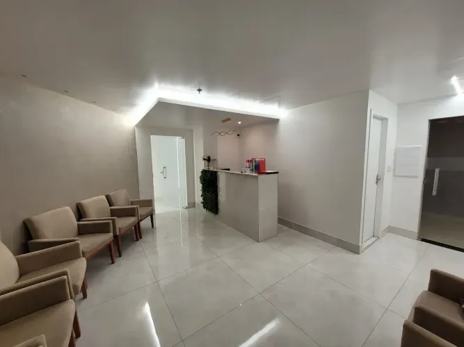Parque Office Alugo Sala de 120m² com 5 salas ,Recepção e 2 banheiros