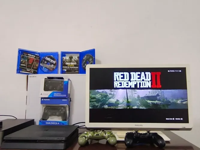 ? PS4 Slim 1TB + TV 22? Full HD + 2 Controles + 2 Jogos