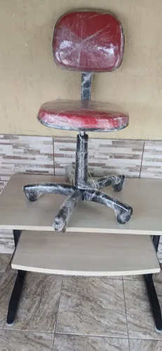 MESA ESCRITÓRIO E CADEIRA SECRETÁRIA