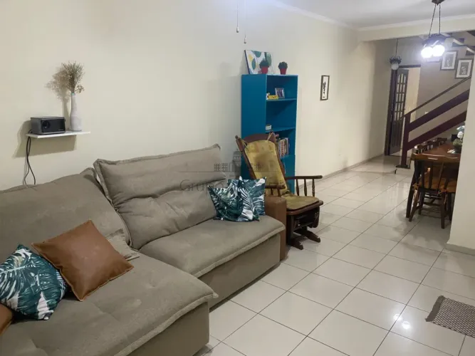 Oportunidade - Casa Sobrado - Bosque dos Eucaliptos - 3 Dormitórios - 190m².