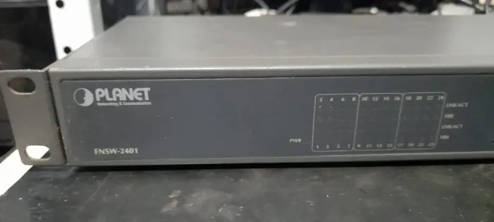 Switch 16 Portas Fast Ethernet Fnsw-1601 Planet 10/100 Mbps