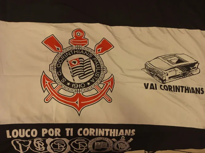 Bandeirão Corinthians+ faixa "NUNCA SERÃO"