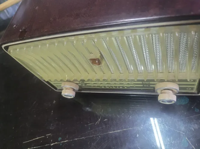 RADIO - PHILIPS - Antigo rádio modelo BR-246U