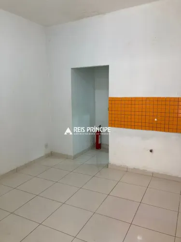 SALA COM 18M² PARA ALUGAR NA FREGUESIA