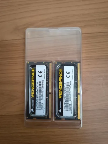 Memória RAM Corsair Vengeance DDR4 de Notebook (2x8GB)