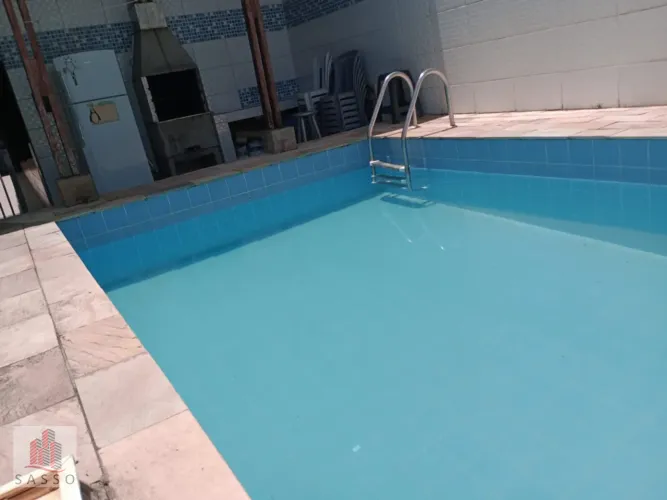 Vendo casa com piscina em Mongaguá - Litoral Sul de São Paulo.