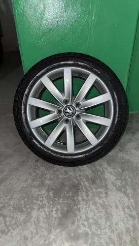 Jogo de 4 rodas Jetta 2014 originais, acompanha pneus Goodyear 