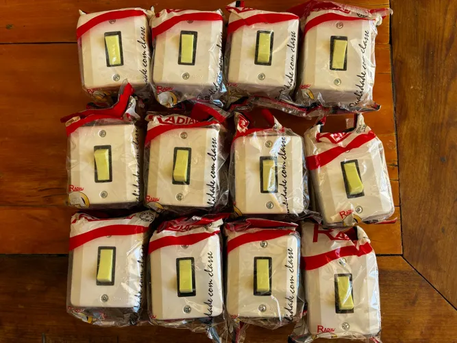 Interruptor de Sobrepor - Kit Com 12 Unidades