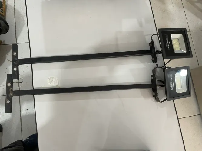 Suportes para Refletores acoplados a refletores LED