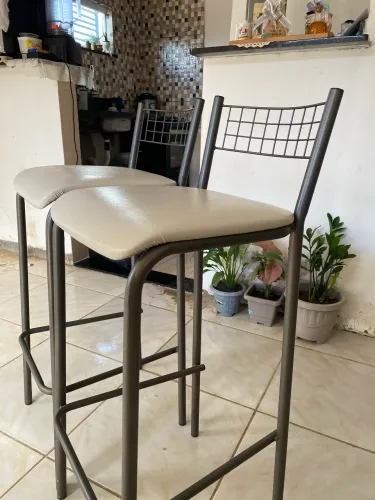 Vende se 2 Banquetas 