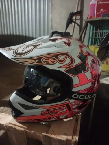 Vendo Capacete para trilha. 