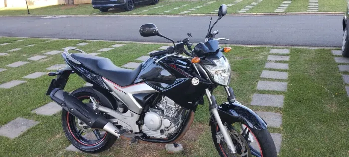 Yamaha fazer 250 2013. Moto toda original