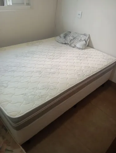 Cama box 2 meses de uso