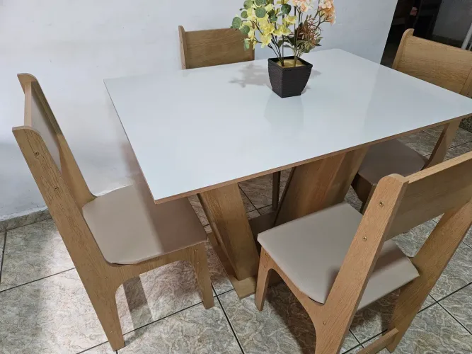 Mesa Nova com 4 cadeiras, Entrego também!!