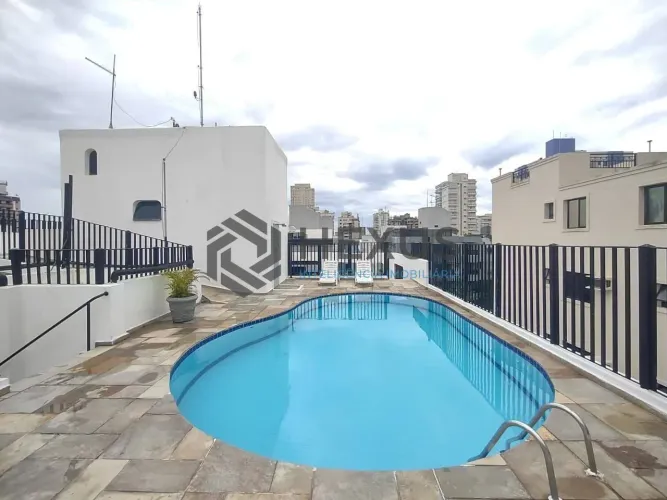 Apartamento com varanda e lazer na Praia da Enseada, Guaruja