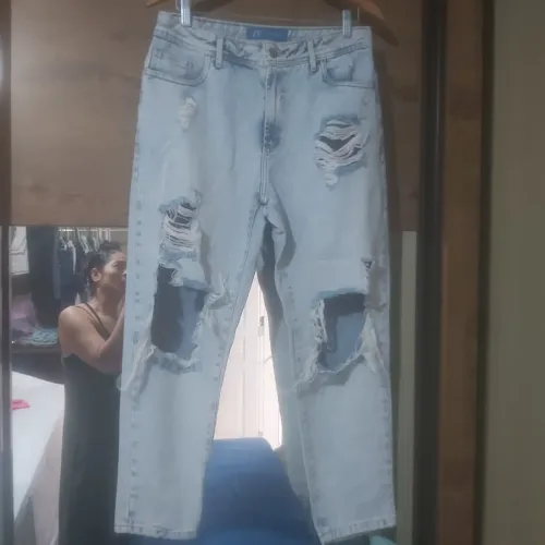 Calça Modelo: Mom jeans Destroyed - rasgada clara 42