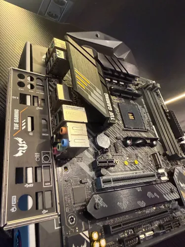 Kit upgrade Ryzen 7 5700X + B550m TUF semi nova 